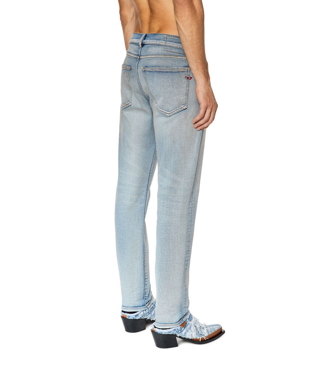 Diesel D-Strukt 2019 09E84