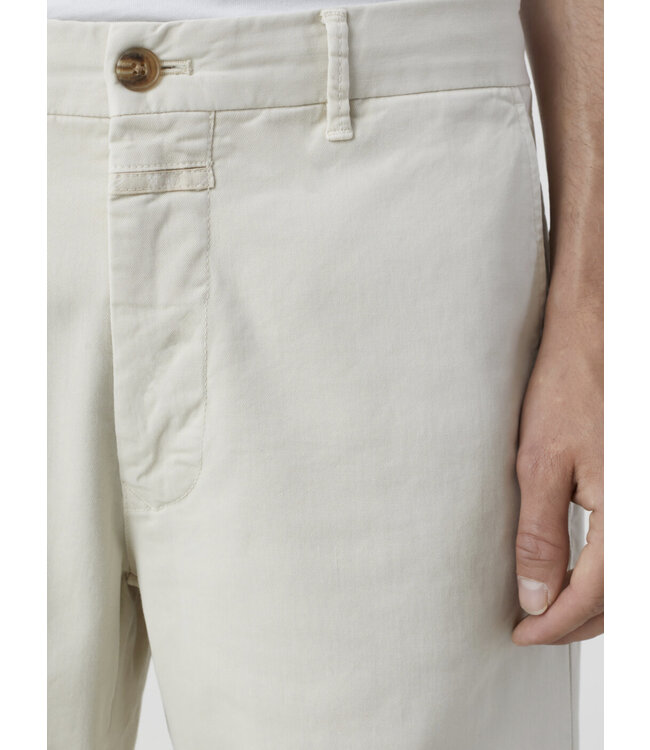 Closed Classic chino short succulent
