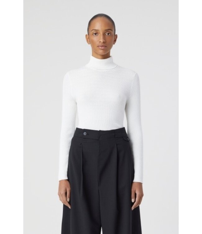 Closed Turtle neck ivory