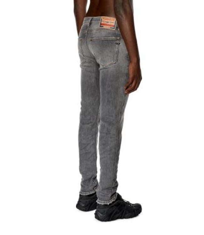 Diesel D-Strukt 2019 09H44