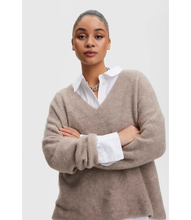 Gestuz Alpha V-neck pullover Warm sand melange