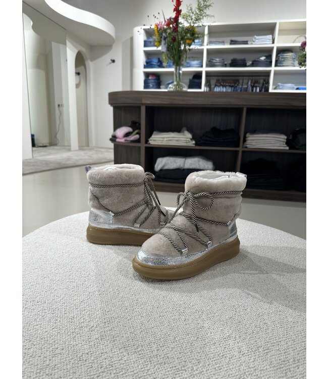 Ivylee Lacey Silver Moon boot