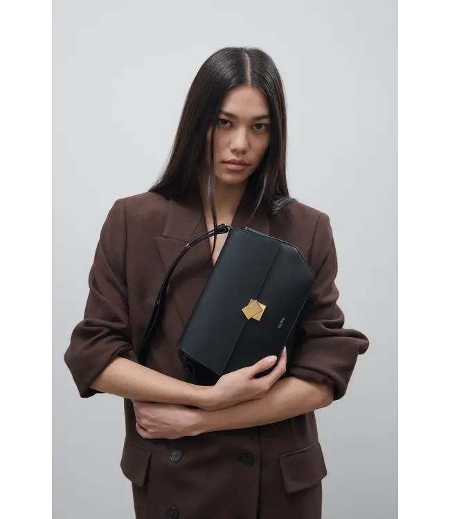 Closed Bag One Medium Black