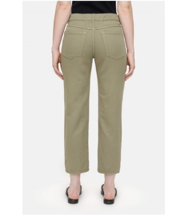 Closed Milo Chino Green 648