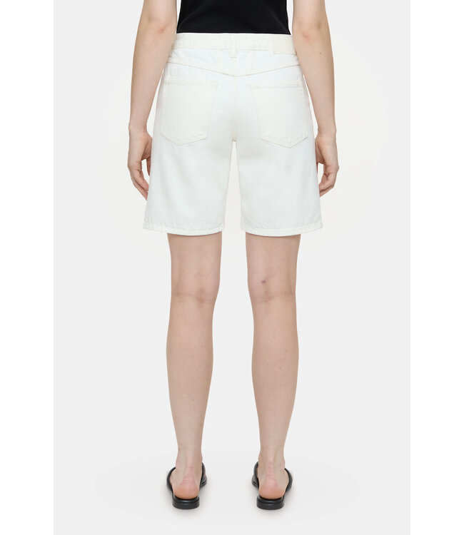 Closed Jinnie Short White 200