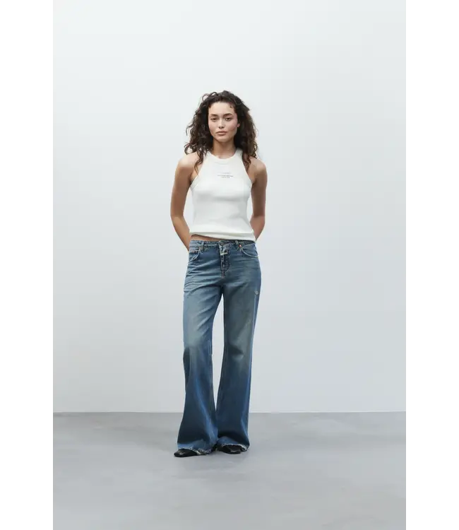 Closed Gillan MBL Mid Blue