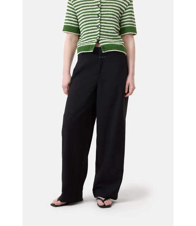 Closed Wrenna 35p-22 black