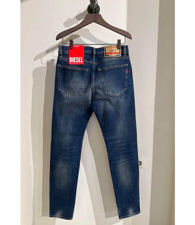 Diesel D-Strukt 2019 09M16