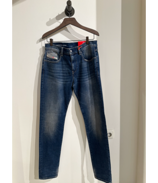 Diesel D-Strukt 2019 09M16