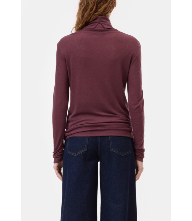 Closed Turtle Neck Dark Raisin Red