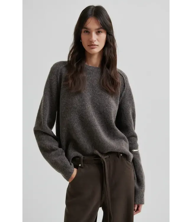 Second Female Banja Knit O-Neck Delicioso