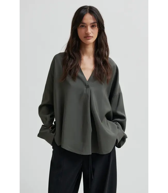 Second Female Timeline blouse beluga green