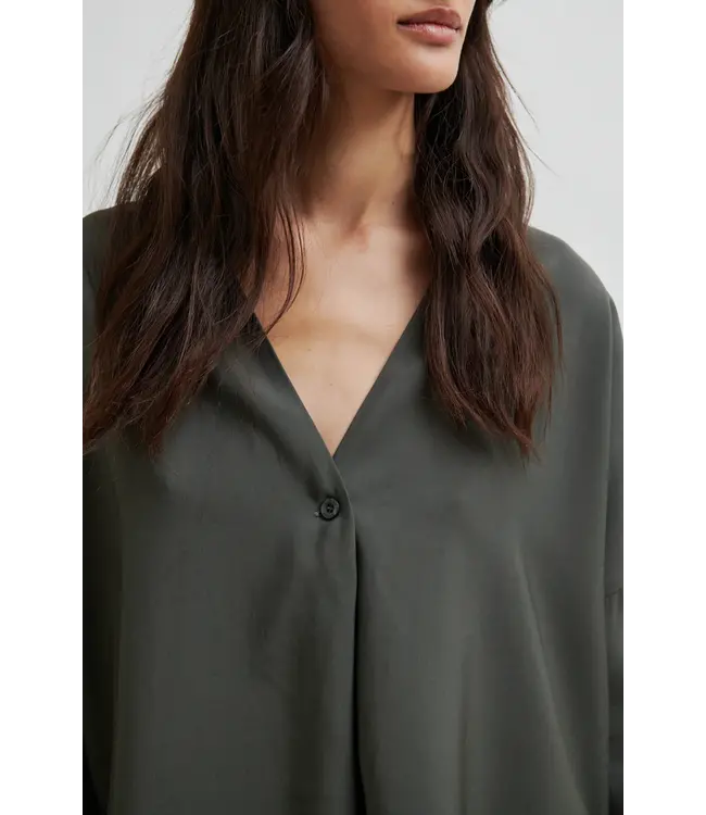 Second Female Timeline blouse beluga green