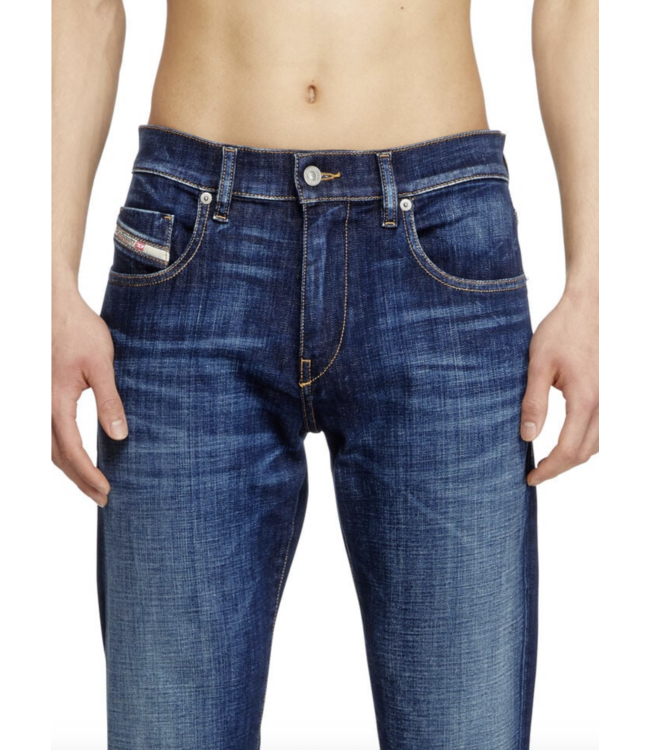 Diesel D-Strukt 2019 09M16