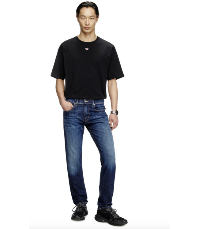 Diesel D-Strukt 2019 09M16