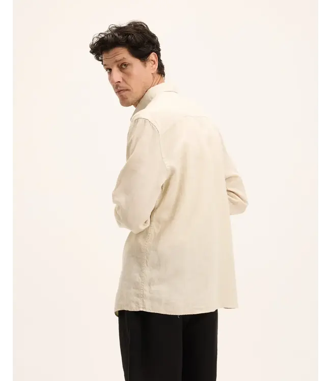 The GoodPeople Soho linen shirt sand 3000