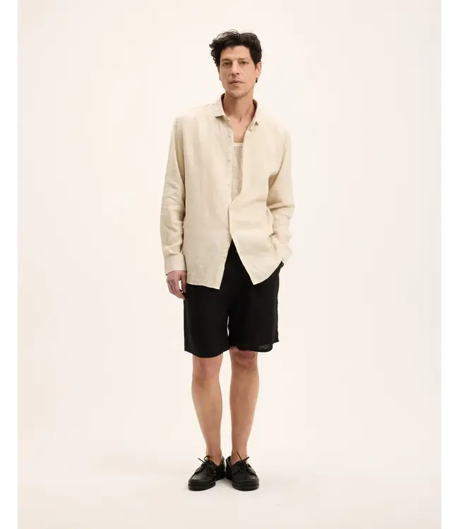 The GoodPeople Soho linen shirt sand 3000