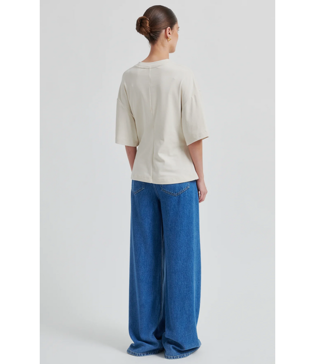 Second Female Enora Brooch tee Soft Beige