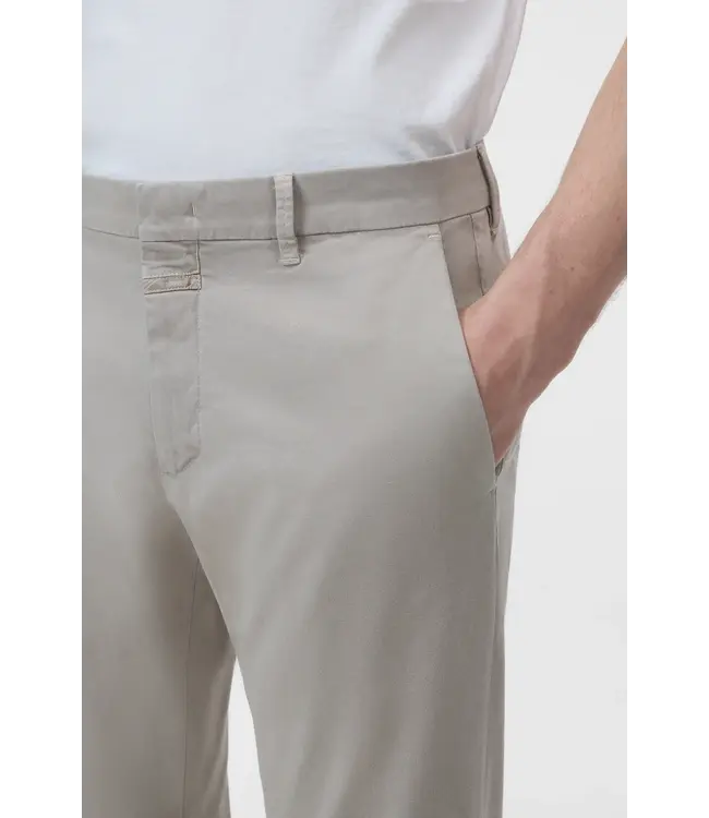 Closed Clifton True 123 mud grey