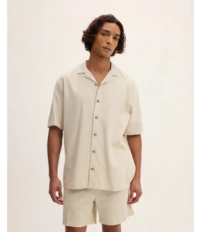 The GoodPeople Slin Short sleeve shirt beige