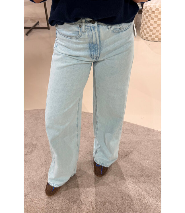 Lois Skater snow bleached