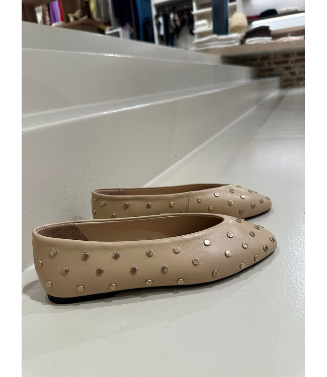 March 23 India ballerina beige leather