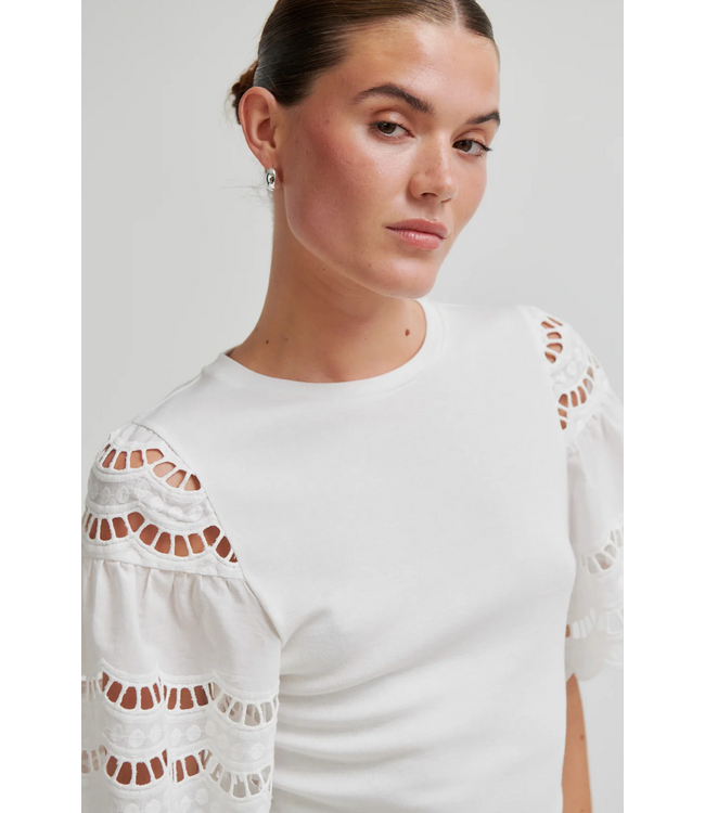 Second Female Lawra tee white