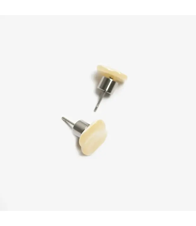 Core pearl studs