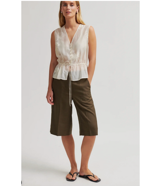Second Female Sharo Long Short Canteen