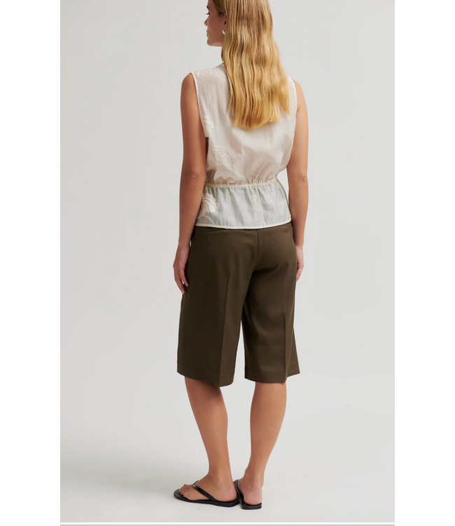 Second Female Sharo Long Short Canteen