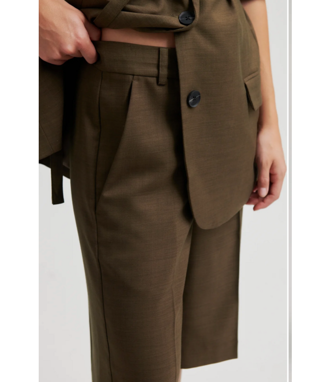 Second Female Sharo Long Short Canteen