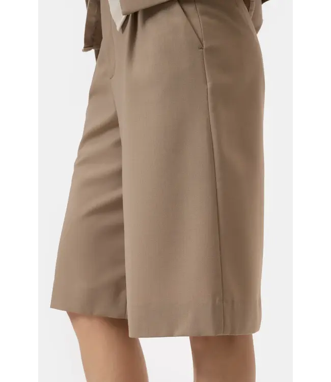 Closed Bermuda Shorts 939