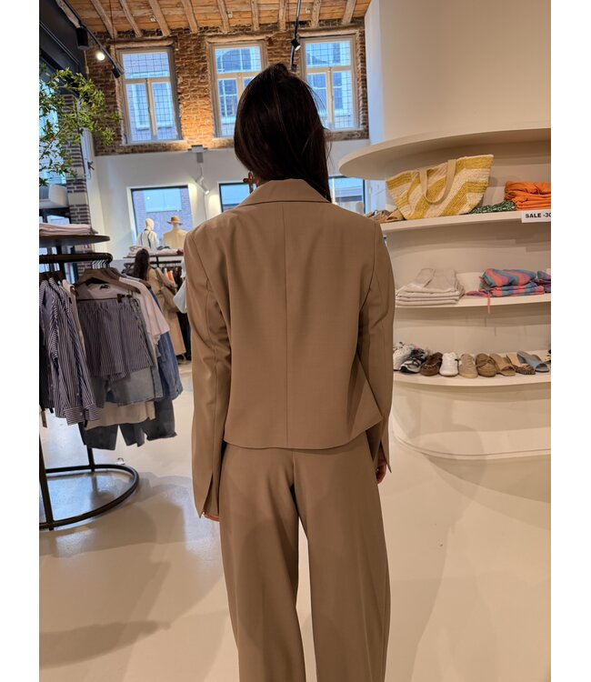 Closed Cropped Blazer 939
