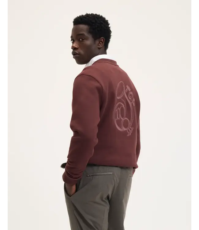The GoodPeople Look artwork sweater bordeaux