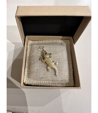 Betty Bogaers Copy of Triplet pearl Piece Stud Earring Gold (one piece)
