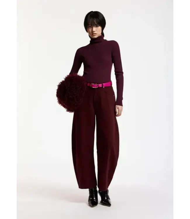 Essentiel Antwerp Kokos barrel wine jeans