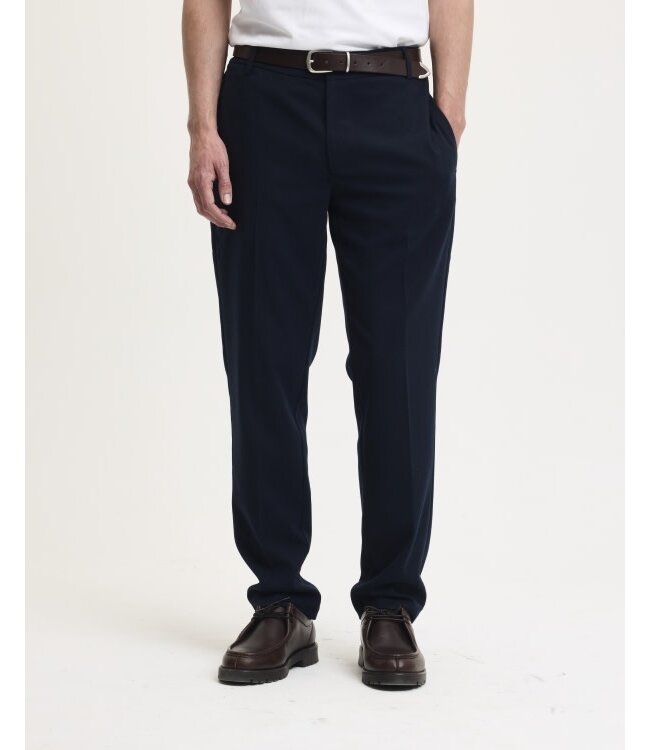 The GoodPeople Bueno relaxed pants navy