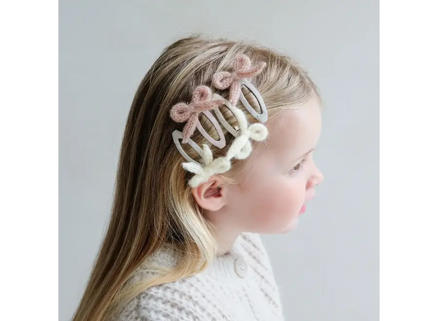 Granny knitted bow clic clacs