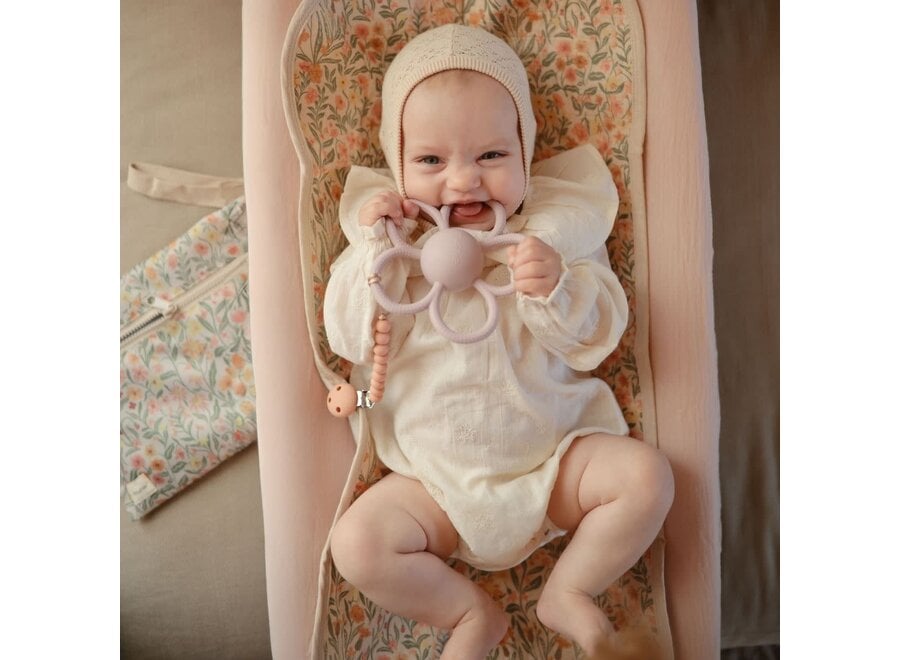 Daisy rattle teether - Soft lilac