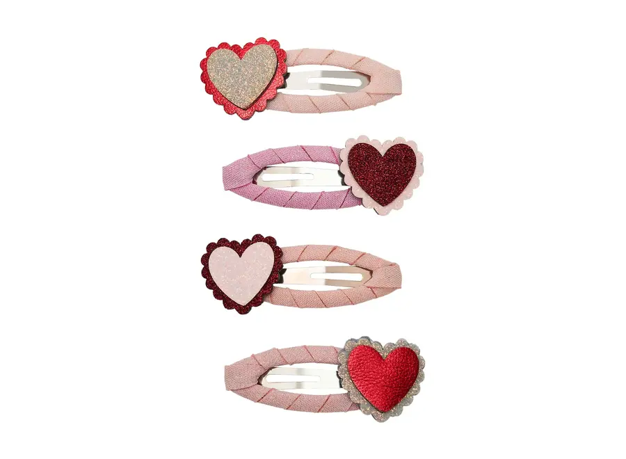 Scalloped heart clic clacs