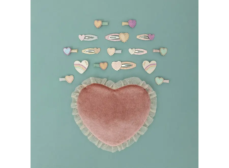 Scalloped heart hair clips