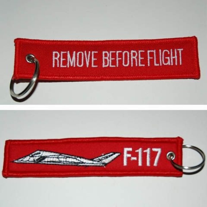 Sleutelhanger Remove Before Flight + f-117 Plane