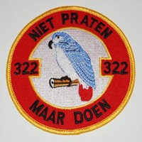 Embleem stof niet praten maar doen