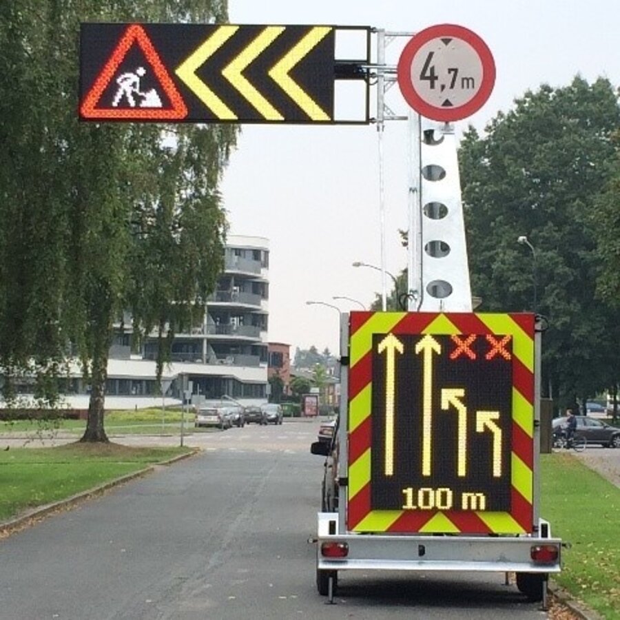 High Level Overhead VMS Trailer High Level Overhead VMS Trailer