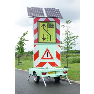 Full Color Solar VMS Trailer (80x80)