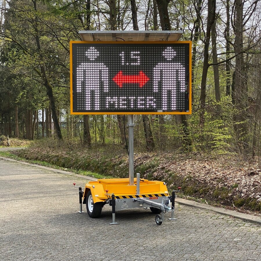 Solar VMS Trailer with 5 color LED display Solar VMS Trailer with 5 color LED display