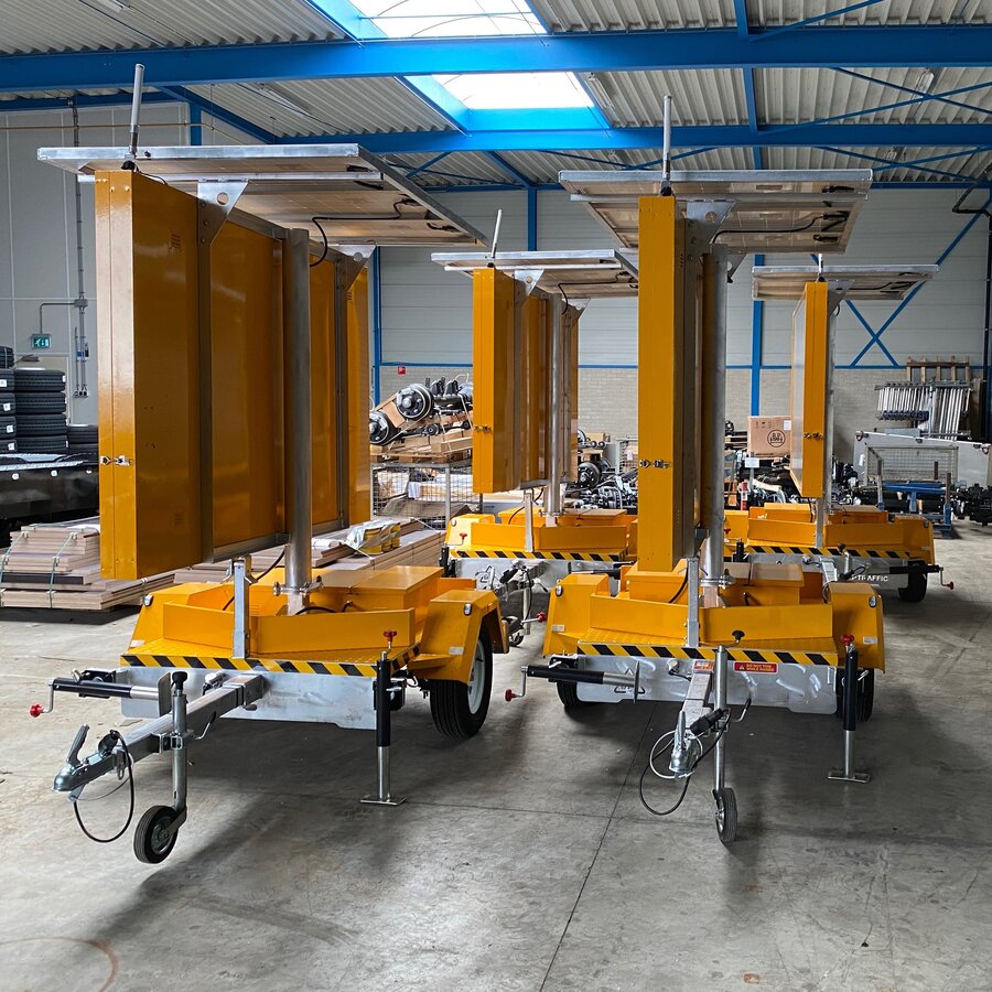 Solar VMS Trailer with 5 color LED display Solar VMS Trailer with 5 color LED display