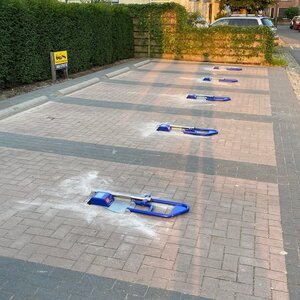 Parklio Automatische Parkeerbeugel - App bediening - Solar Parklio Automatische Parkeerbeugel - App bediening - Solar