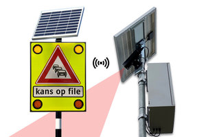 Autonomous solar powered traffic jam reporting system