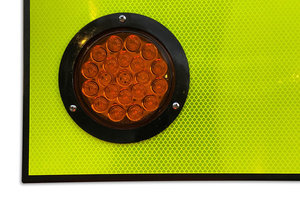 Solar LED Attentiebord met radar | J24 waarschuwing fietsers en bromfietsers Solar LED Attentiebord met radar | J24 waarschuwing fietsers en bromfietsers